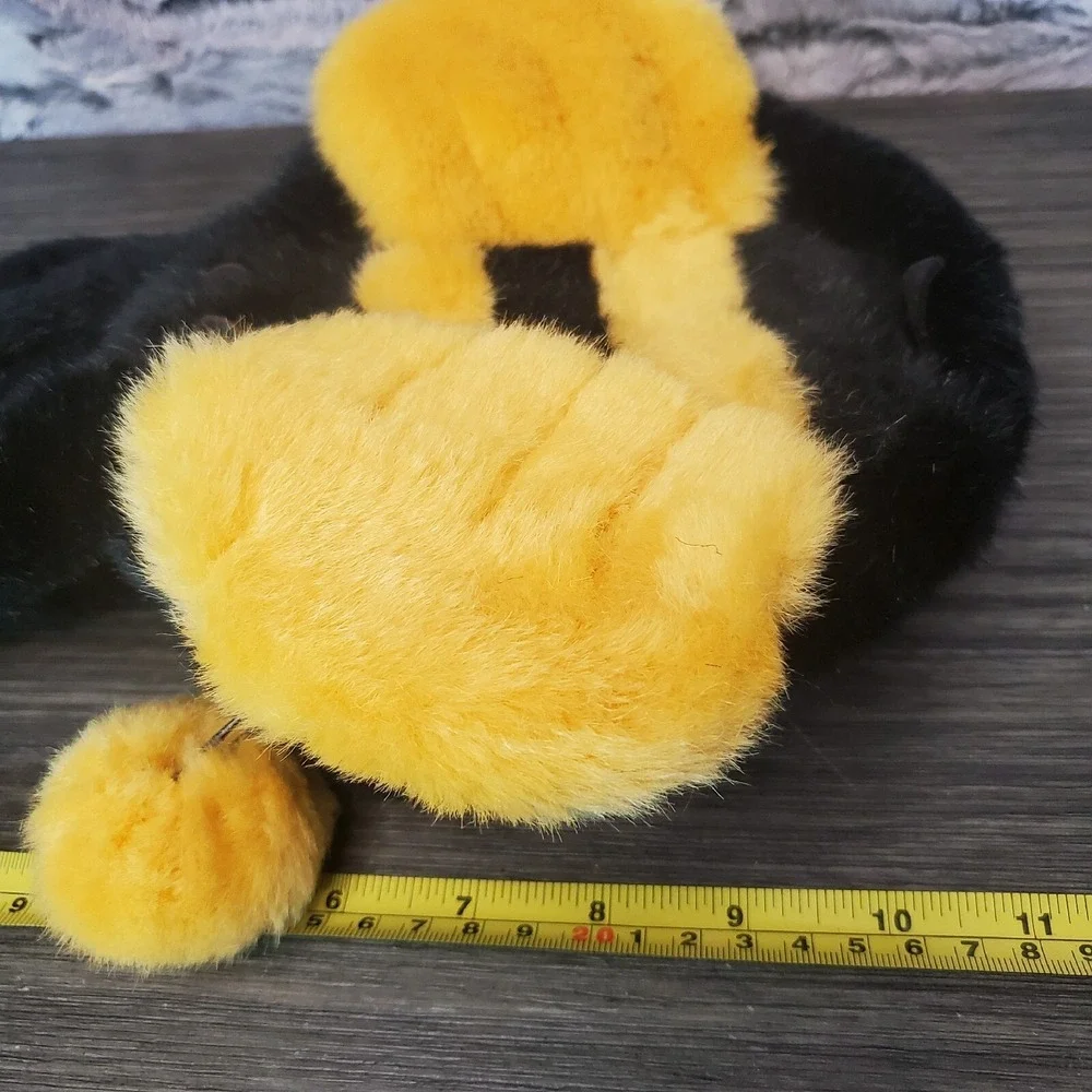L.T.T. International FUZZY Bumble‎ Bee Plush Purse Yellow Pom Pom Zipper Pull